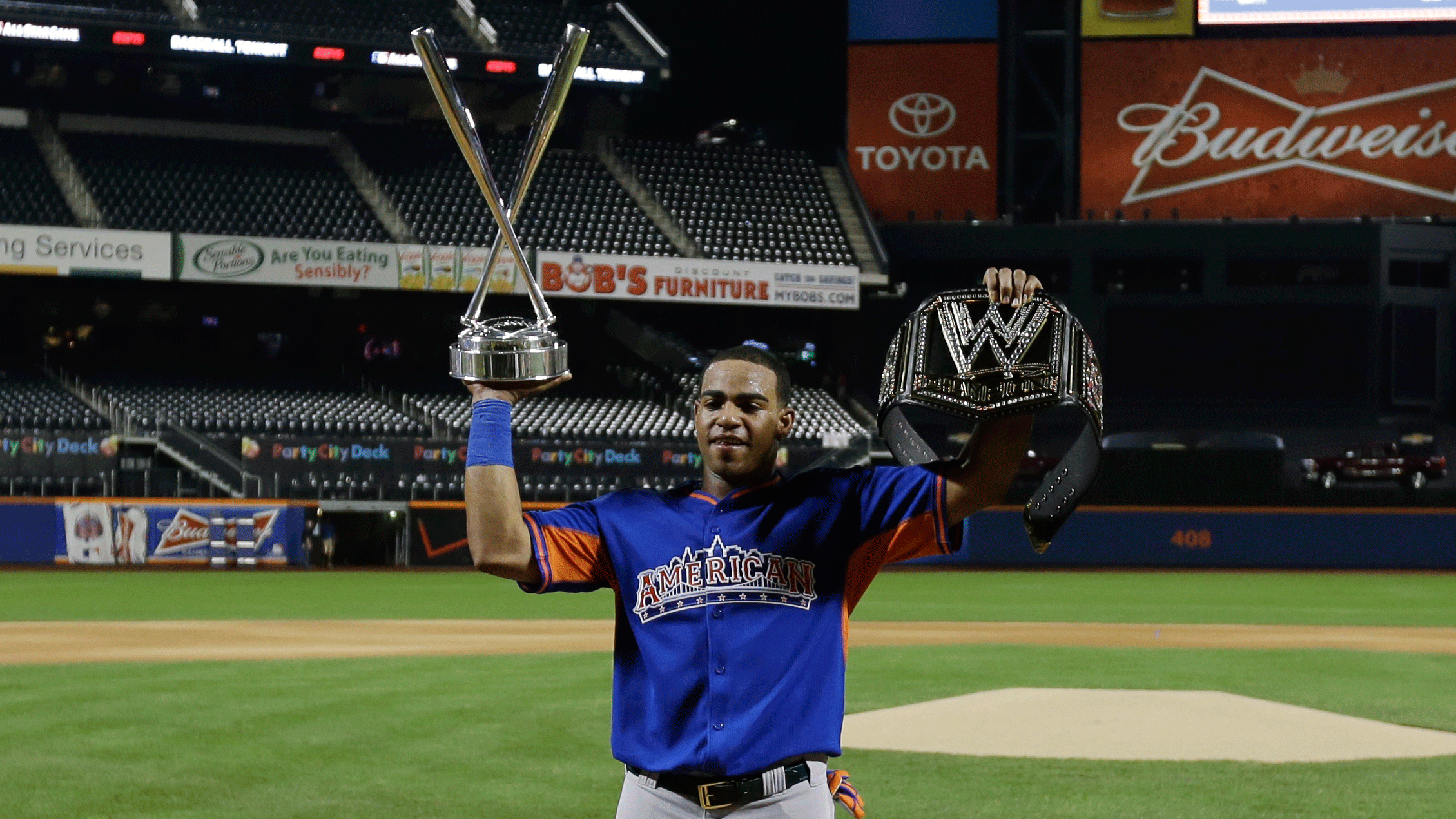 American League's Yoenis Cespedes, of the Oakland Athletics, holds the championship trophy after winning the MLB All-Star baseball Home Run Derby. (AP/Matt Slocum)