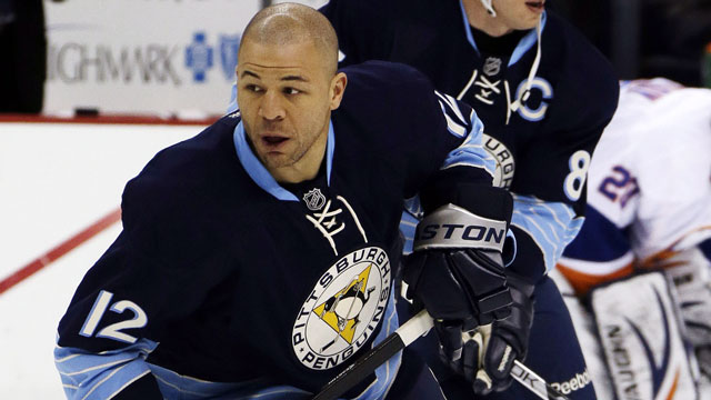 Jarome Iginla finally landed in Boston after signing a one year, $6 million deal with the Bruins (AP/Gene J. Puskar)