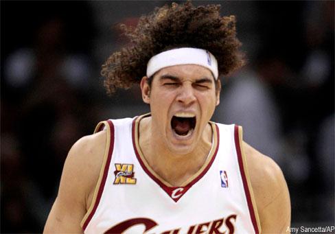 Varooj Cavs’ Varejao likely out for year with tear