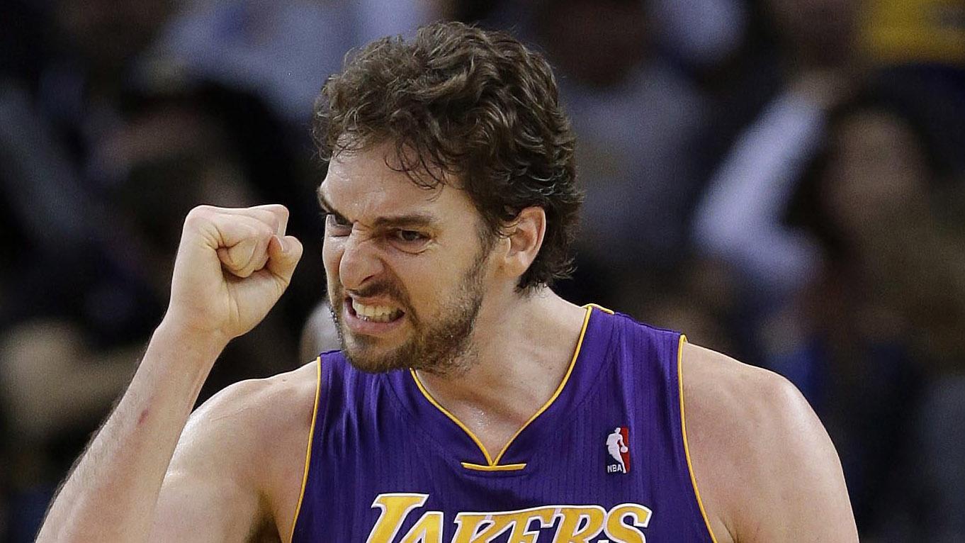Watch: Lakers' Gasol loses bet, shaves beard