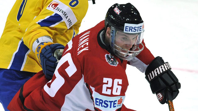 Buffalo Sabres forward Thomas Vanek had a huge year in the NHL and is a big lift for an Austrian team that will battle to stay in the top division. (AP/Peter Schneider)