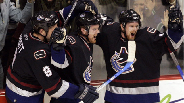 Henrik Sedin started the Canucks’ playoffs right in 2007 when he clinched game one of the first-round against the Dallas Stars at 18:06 of the 4th overtime.  (CP/Chuck Stoody)