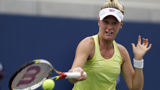 Riske beats Dellacqua in 1st round in New Haven