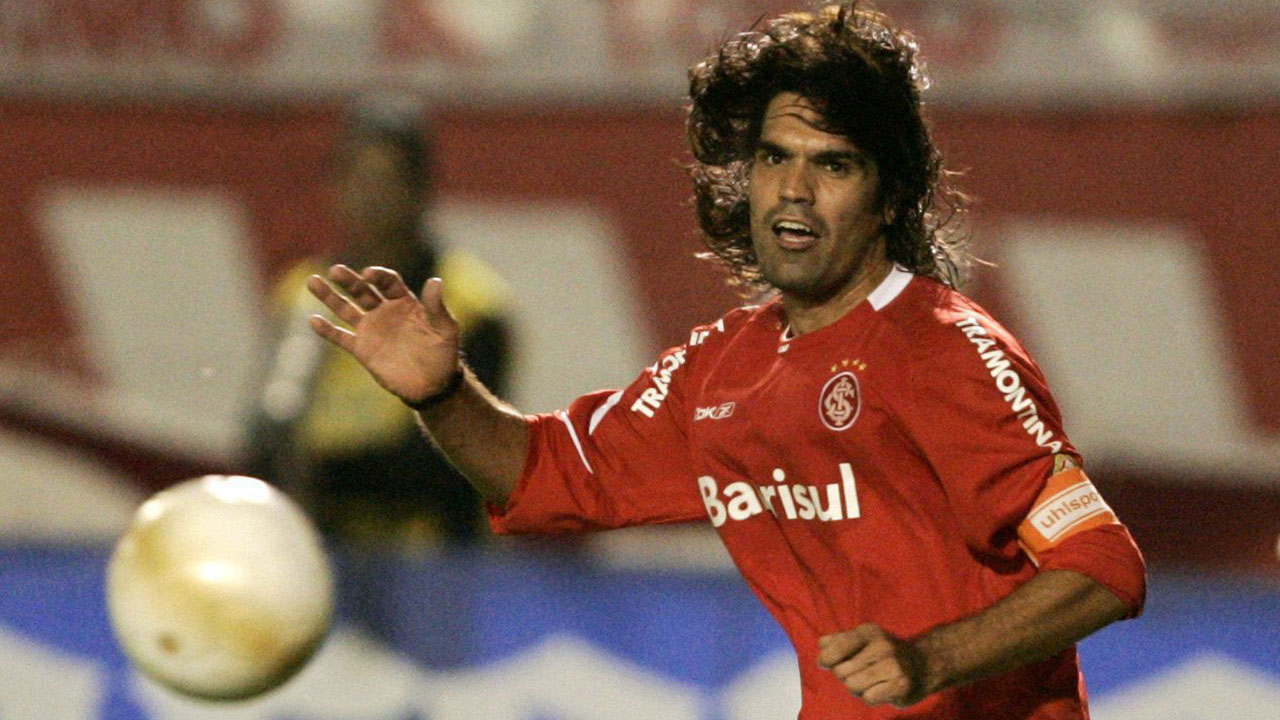 Explayer Fernandao dies in helicopter crash