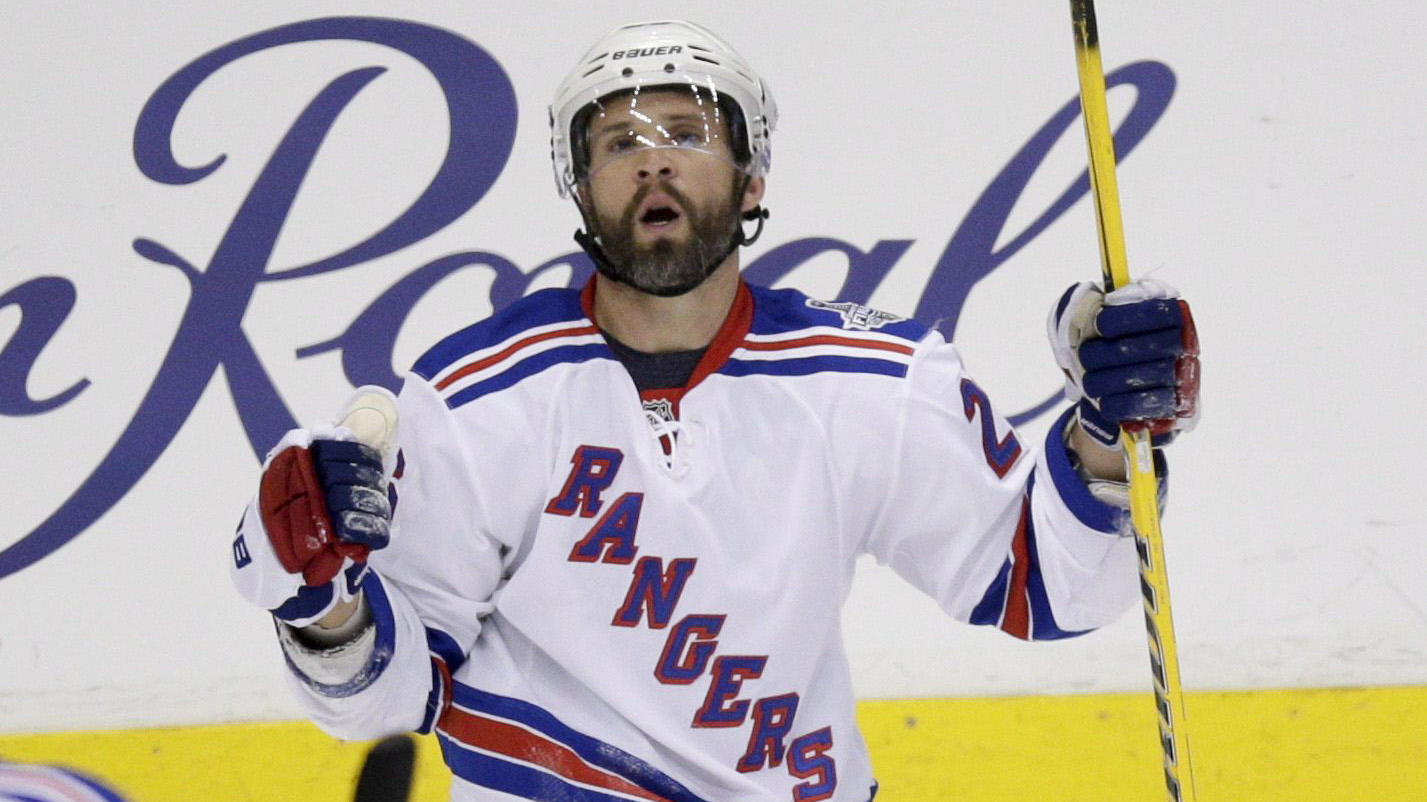 Martin St. Louis emerging as Rangers' emotional leader after lifting them  within one game of Stanley Cup Finals – Trentonian