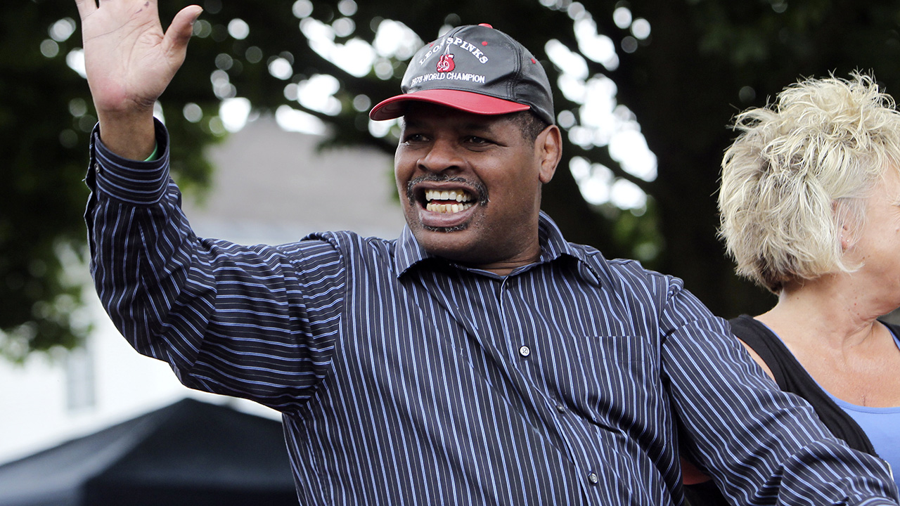 Leon Spinks has died at age 67. (Mike Groll/AP)