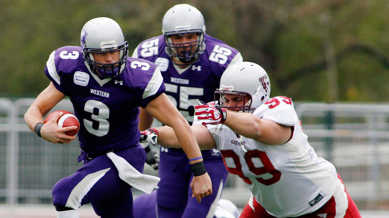Michael Faulds passed for more than 500 yards in a single game twice in his CIS career: 550 yards vs Toronto and 509 yardfs vs Queen’s. (Dave Chidley/CP)