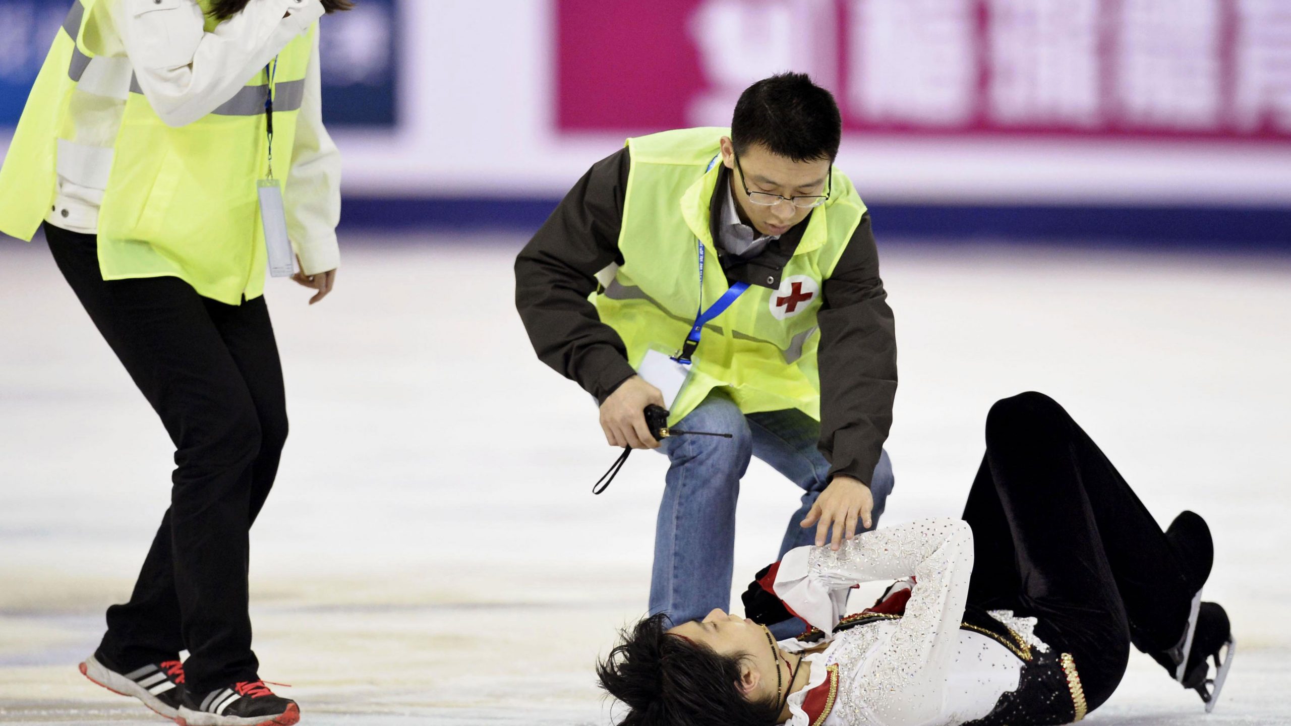 Huge collision in warm-ups rocks Cup of China