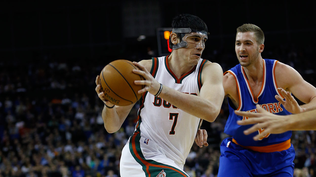 Detroit-Pistons;-Milwaukee-Bucks