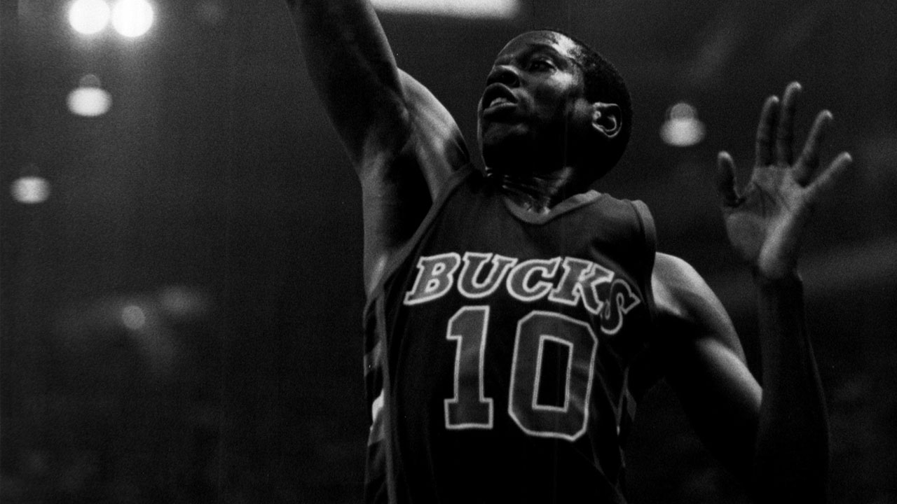 Kareem Abdul-Jabbar of the Milwaukee Bucks has his jersey retired