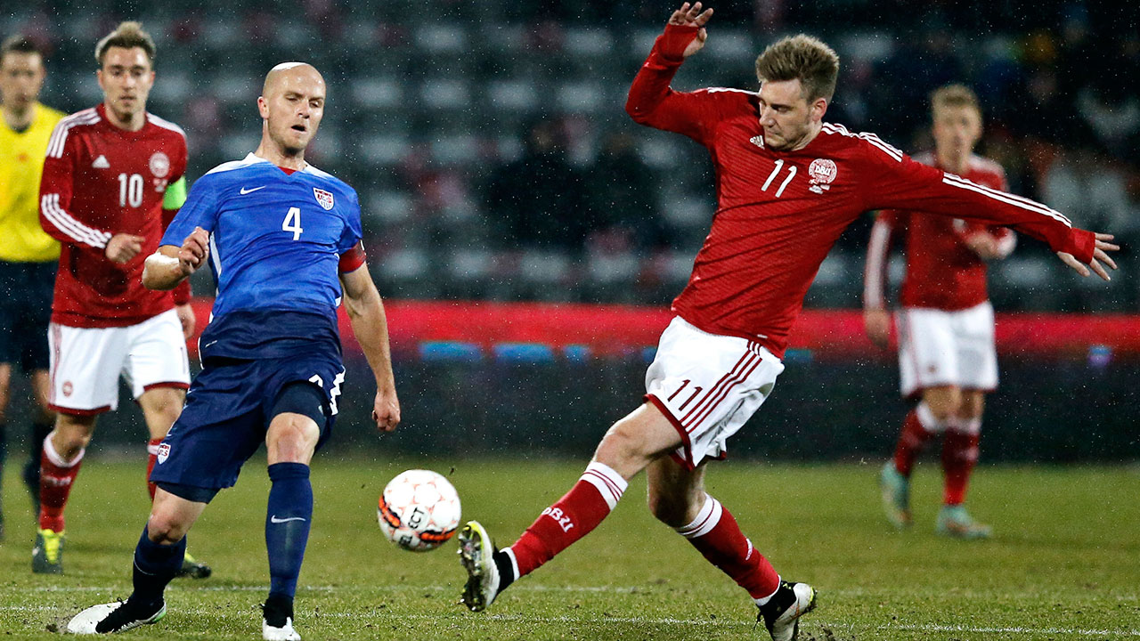 Nicklas-Bendtner;-Michael-Bradley;-Denmark;-United-States