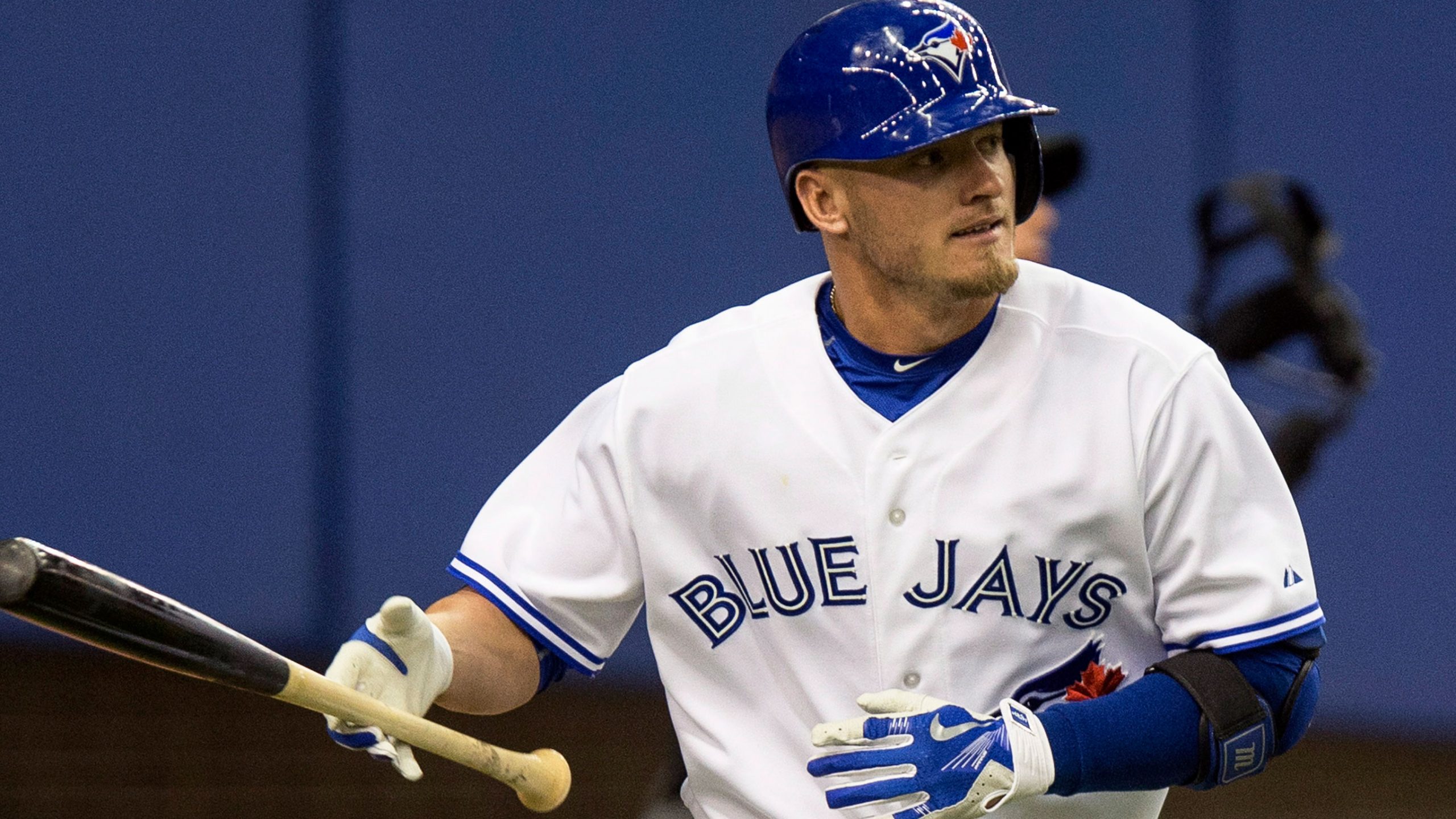 Blue Jays use 15-hit attack to down Reds at Big O