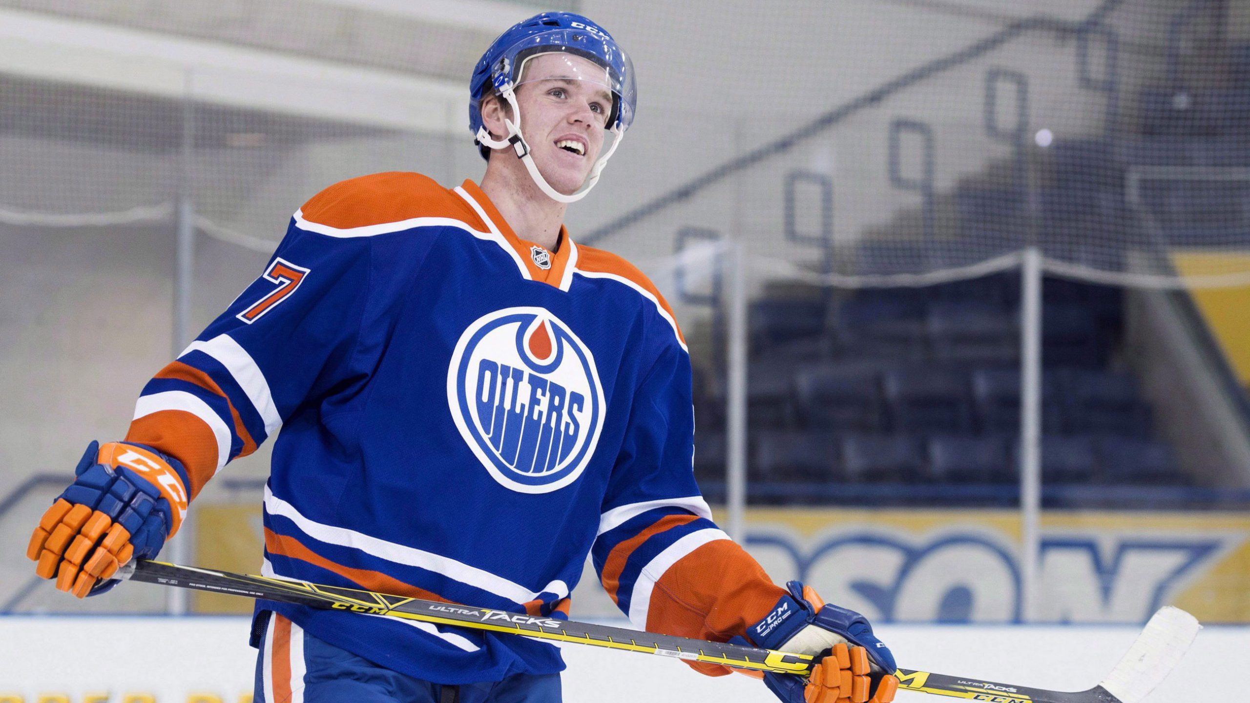 Download Connor Mcdavid Ice Hockey Player Wallpaper