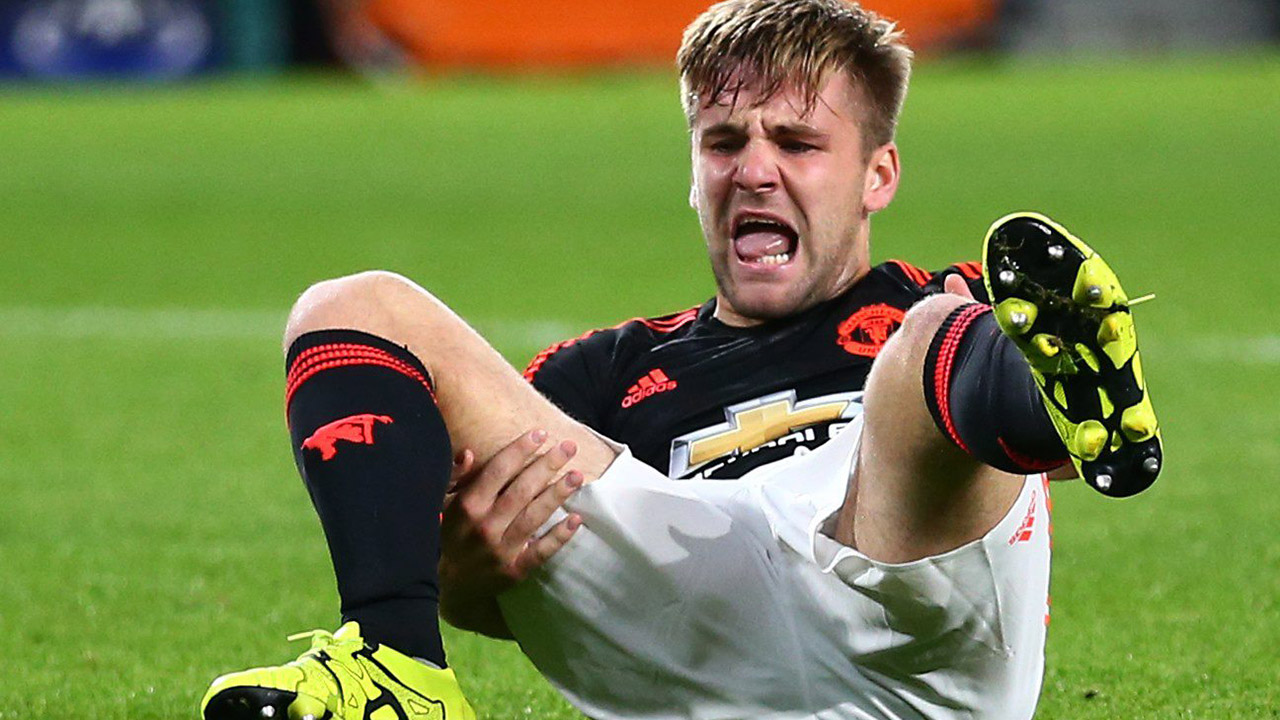Manchester United defender Luke Shaw has sustained a serious-looking injury to his ri...