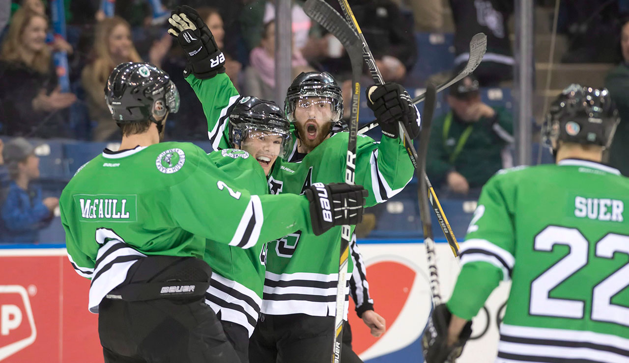 Huskies reach No. 1 in CIS Hockey rankings