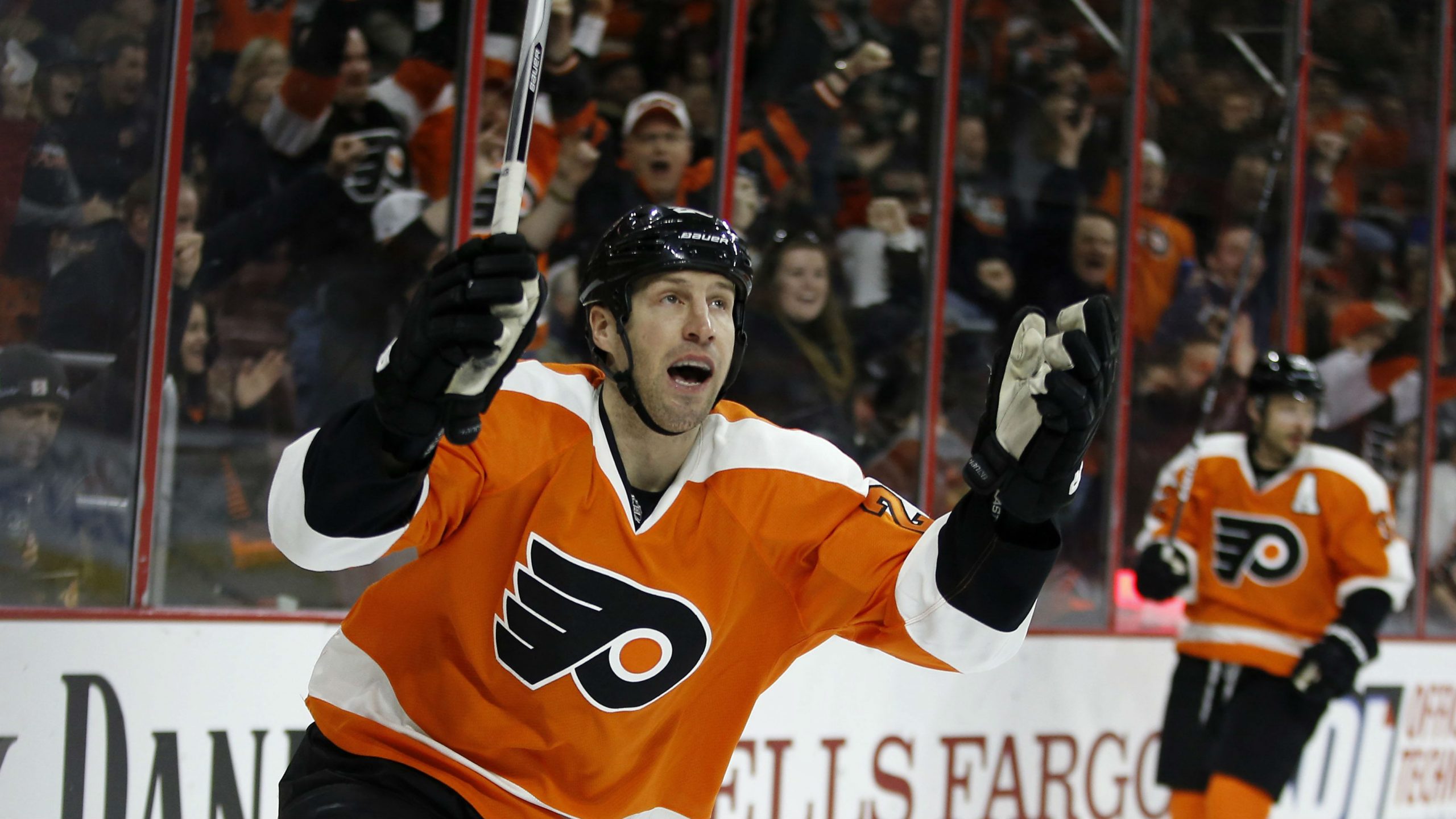 Flyers seven-game points streak snapped by Sabres
