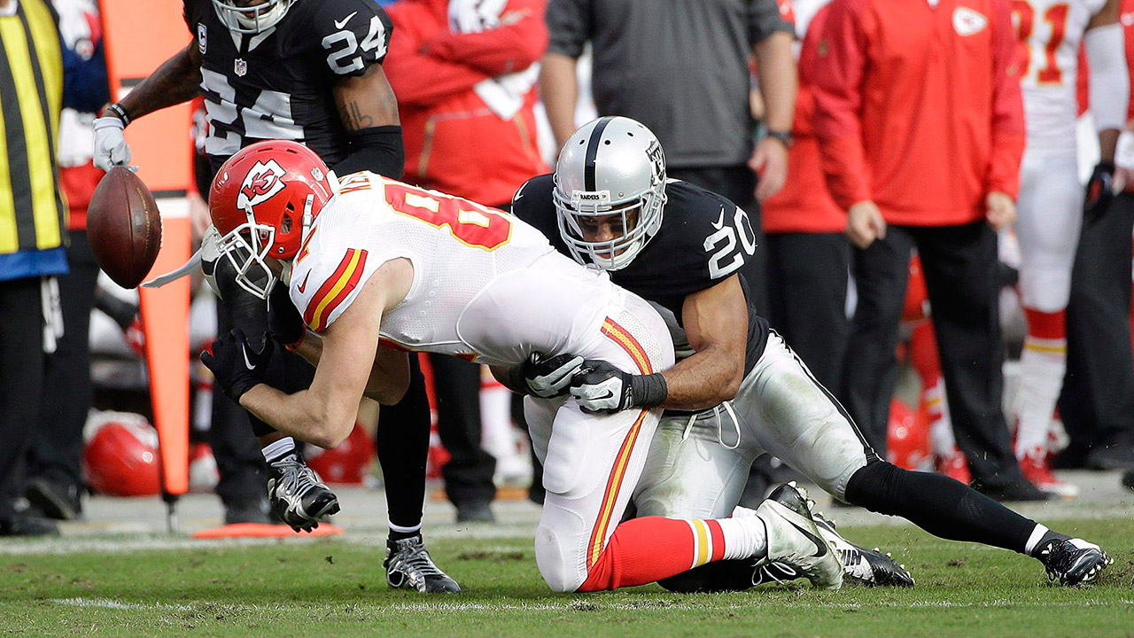 Travis-Kelce;-Nate-Allen;-Kansas-City-Chiefs;-Oakland-Raiders;-NFL