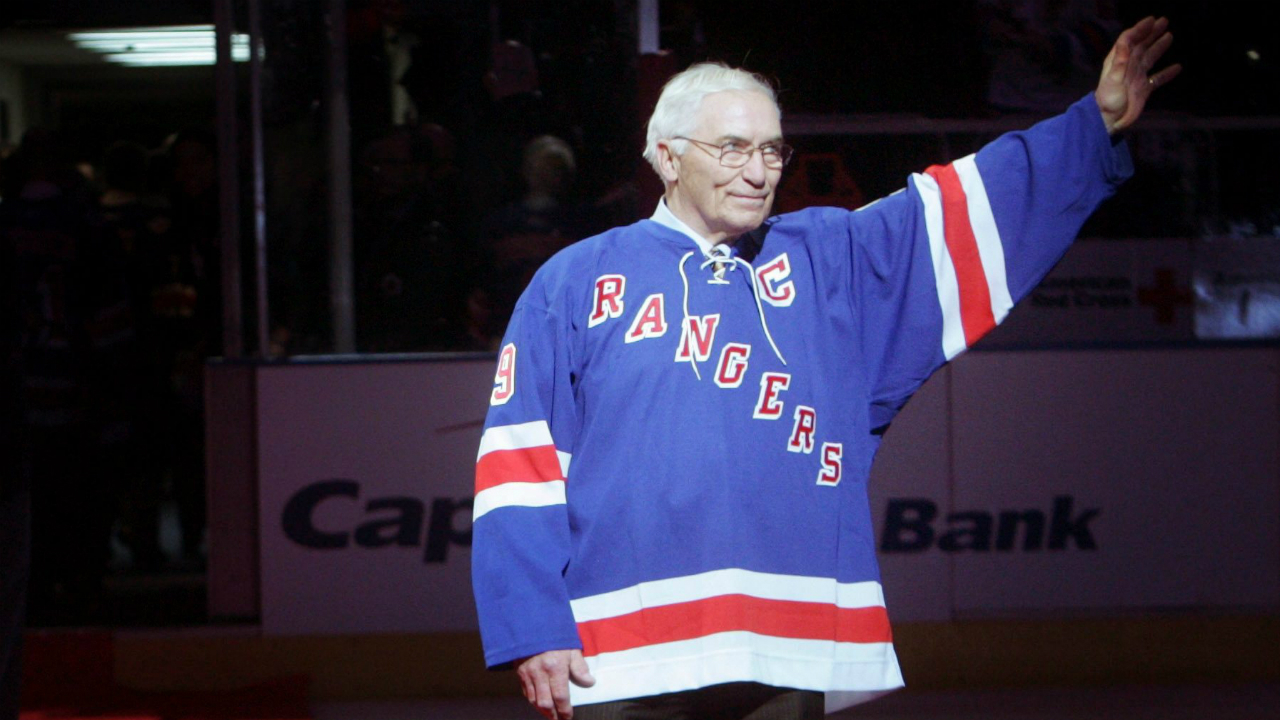 Former-New-York-Ranger-Andy-Bathgate.-Bathgate,-who-played-for-Toronto,-Detroit,-New-York-and-Pittsburgh-over-17-NHL-seasons,-has-died.-He-was-83.-(AP-Photo/Seth-Wenig)