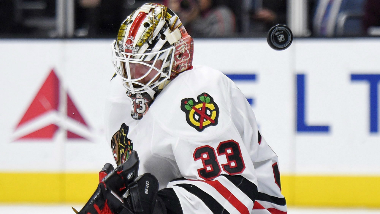 Chicago-Blackhawks-goalie-Scott-Darling-deflects-a-shot-during-the-second-half-of-an-NHL-hockey-game-against-the-Los-Angeles-Kings,-Saturday,-Nov.-28,-2015,-in-Los-Angeles.-(AP-Photo/Mark-J.-Terrill)