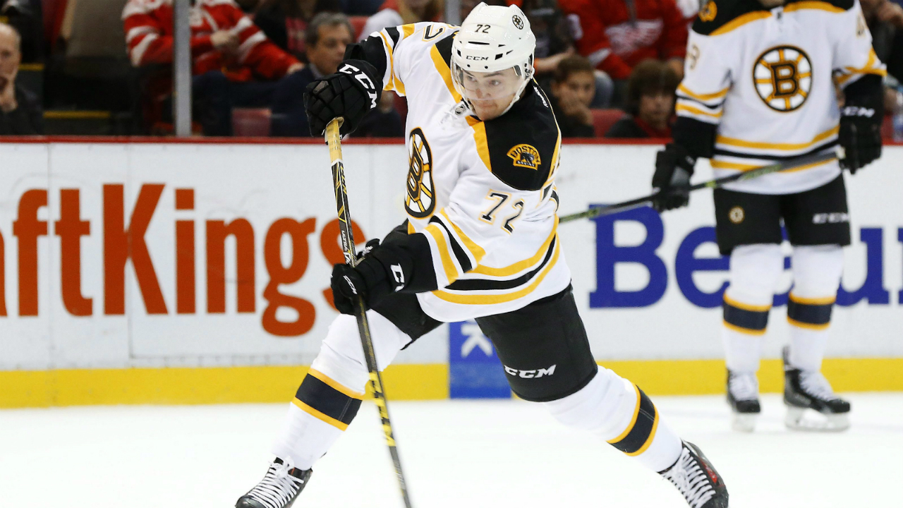 Boston-Bruins-center-Frank-Vatrano-(72)-shoots-against-the-Detroit-Red-Wings-in-the-first-period-of-an-NHL-hockey-game-Wednesday,-Nov.-25,-2015-in-Detroit.-Vatrano-scored-on-the-shot.-(AP-Photo/Paul-Sancya)