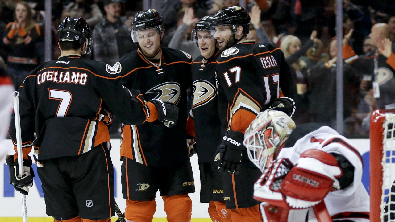 Members-of-the-Anaheim-Ducks-celebrate-left-wing-Jakob-Silfverberg's-goal-past-New-Jersey-Devils-goalie-Keith-Kinkaid,-right,-during-the-second-period-of-an-NHL-hockey-game-in-Anaheim,-Calif.,-Monday,-March-14,-2016.-(AP-Photo/Chris-Carlson)