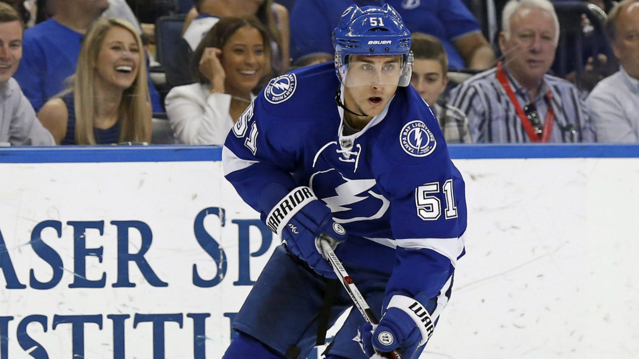 Tampa-Bay-Lightning's-Valtteri-Filppula,-of-Finland,-looks-to-pass-against-the-Arizona-Coyotes-during-the-second-period-of-an-NHL-hockey-game-Tuesday,-Feb.-23,-2016,-in-Tampa,-Fla.-(AP-Photo/Mike-Carlson)