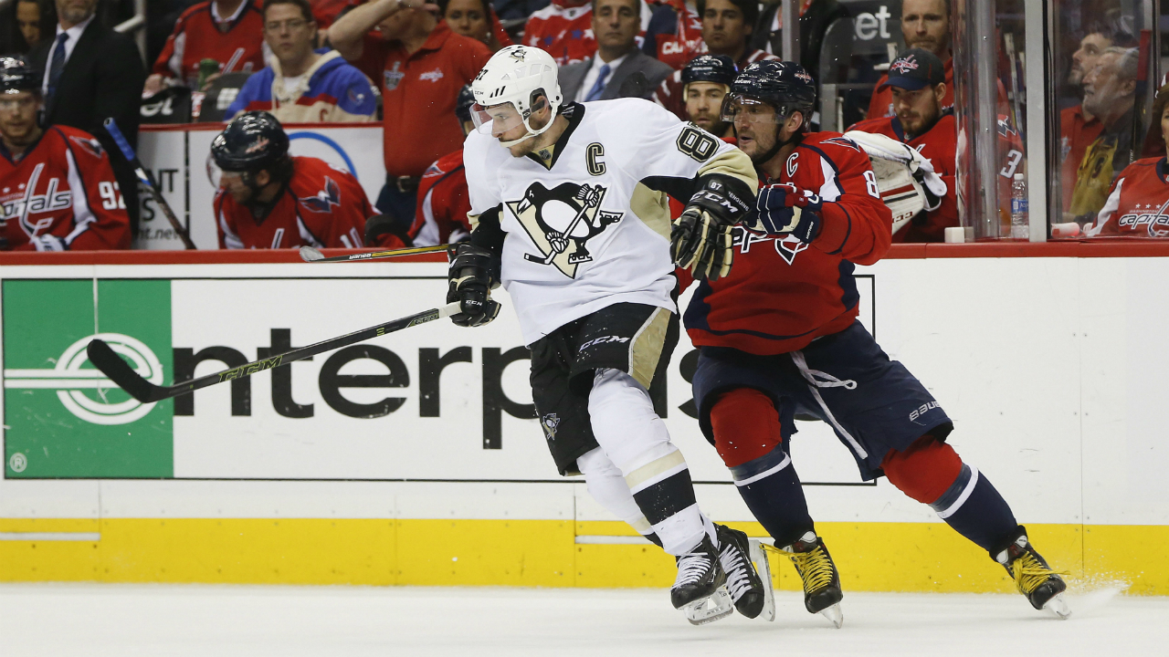 Washington-Capitals-left-wing-Alex-Ovechkin,-right,-goes-up-against-Pittsburgh-Penguins-center-Sidney-Crosby,-left,-during-the-second-period-of-Game-1-in-an-NHL-hockey-Stanley-Cup-Eastern-Conference-semifinals-Thursday,-April-28,-2016-in-Washington.-(AP-Photo/Pablo-Martinez-Monsivais)