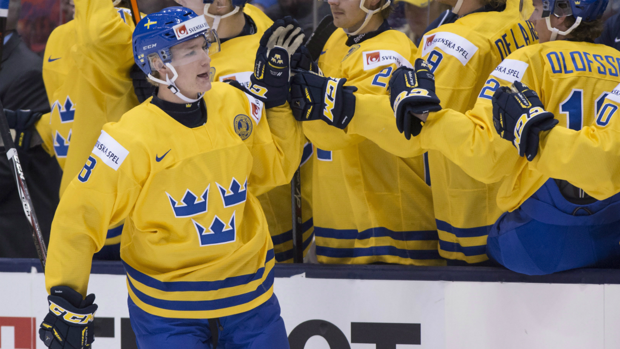 Sweden-defenceman-Gustav-Forsling-is-congratulated-by-teammates-after-scoring-on-Russia-during-first-period-preliminary-round-action-at-the-World-Junior-Hockey-Championships-in-Toronto-on-Monday-December-29,-2014.-THE-CANADIAN-PRESS/Frank-Gunn