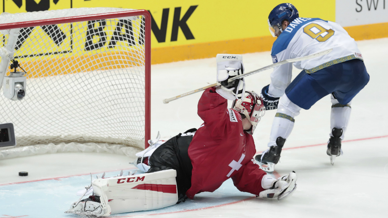 Kazakhstan’s-Nigel-Dawes,-right,-scores-the-victory-goal-past-Switzerland’s-goalie-Reto-Berra-during-the-penalty-shoot-out-at-the-Ice-Hockey-World-Championships-Group-A-match-between-Switzerland-and-Kazakhstan,-in-Moscow,-Russia,-on-Saturday,-May-7,-2016.-(AP-Photo/Ivan-Sekretarev)