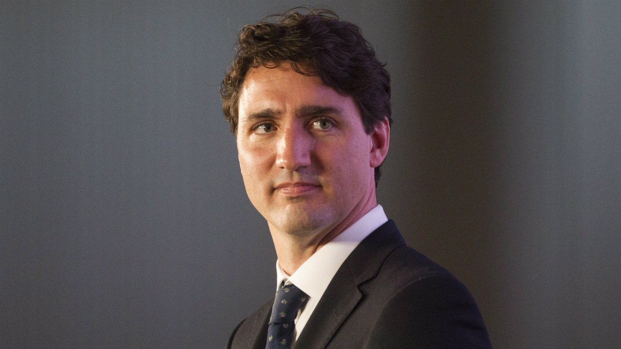 Prime-Minister-Justin-Trudeau-stands-at-the-podium-during-a-question-and-answer-period-with-journalists-at-the-General-Motors-plant-in-Oshawa,-Ont.,-on-Friday,-June-10,-2016.-THE-CANADIAN-PRESS/Chris-Young