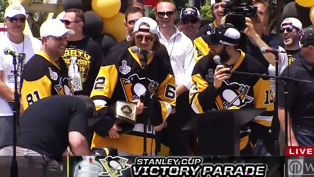 Phil Kessel signs Penguins fan's baby at Stanley Cup parade 