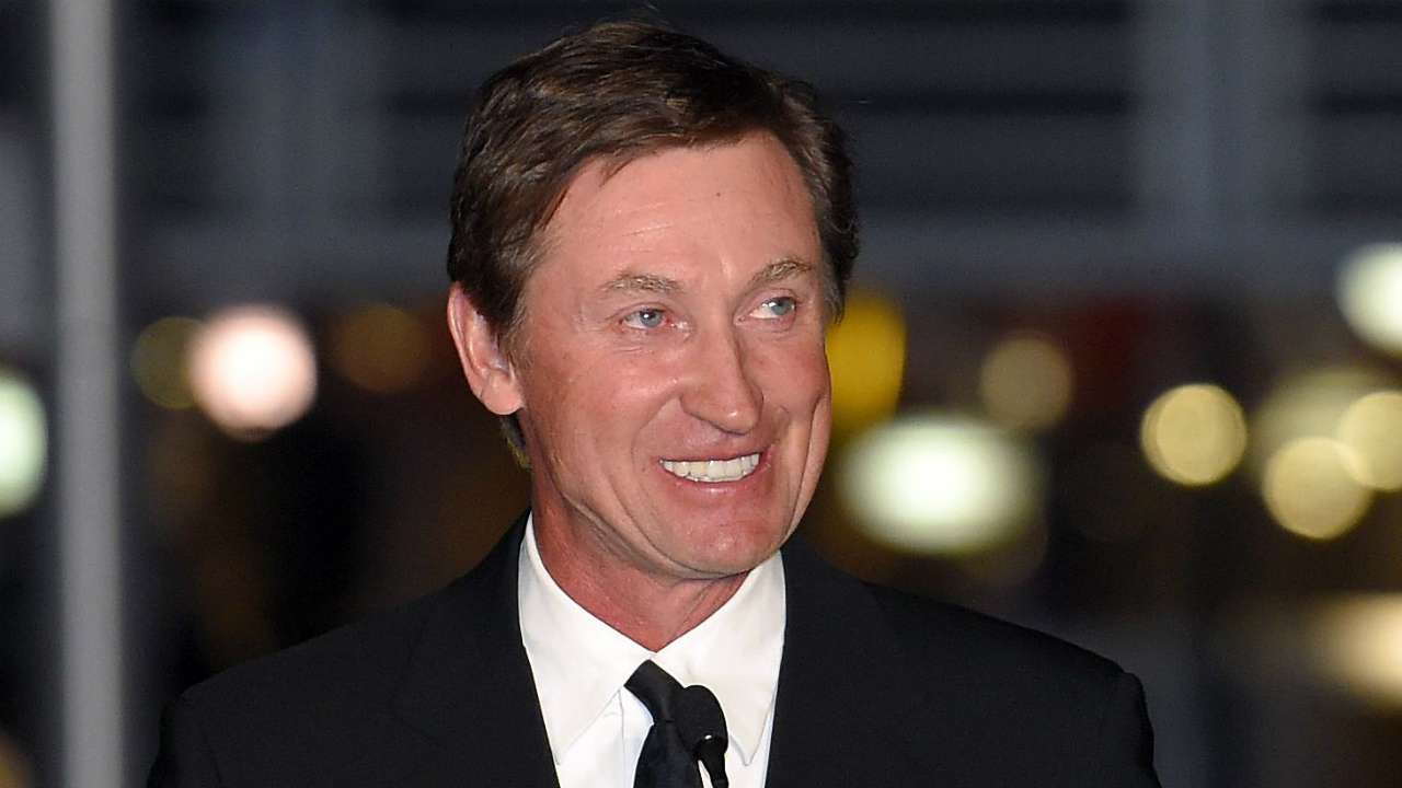 In-this-March-7,-2015-file-photo,-former-Kings-player-Wayne-Gretzky-speaks-to-the-crowd-at-a-statue-unveiling-for-former-Kings-left-wing-Luc-Robitaille-prior-to-an-NHL-hockey-game-against-the-Pittsburgh-Penguins-in-Los-Angeles.-Having-played-a-significant-role-in-popularizing-hockey-in-America's-southwest,-Gretzky-is-turning-his-attention-to-a-new-frontier.-The-Great-One's-heading-Down-Under-as-part-five-game-exhibition-series-to-promote-the-game-in-Australia.-(AP-Photo/Mark-J.-Terrill,-File)