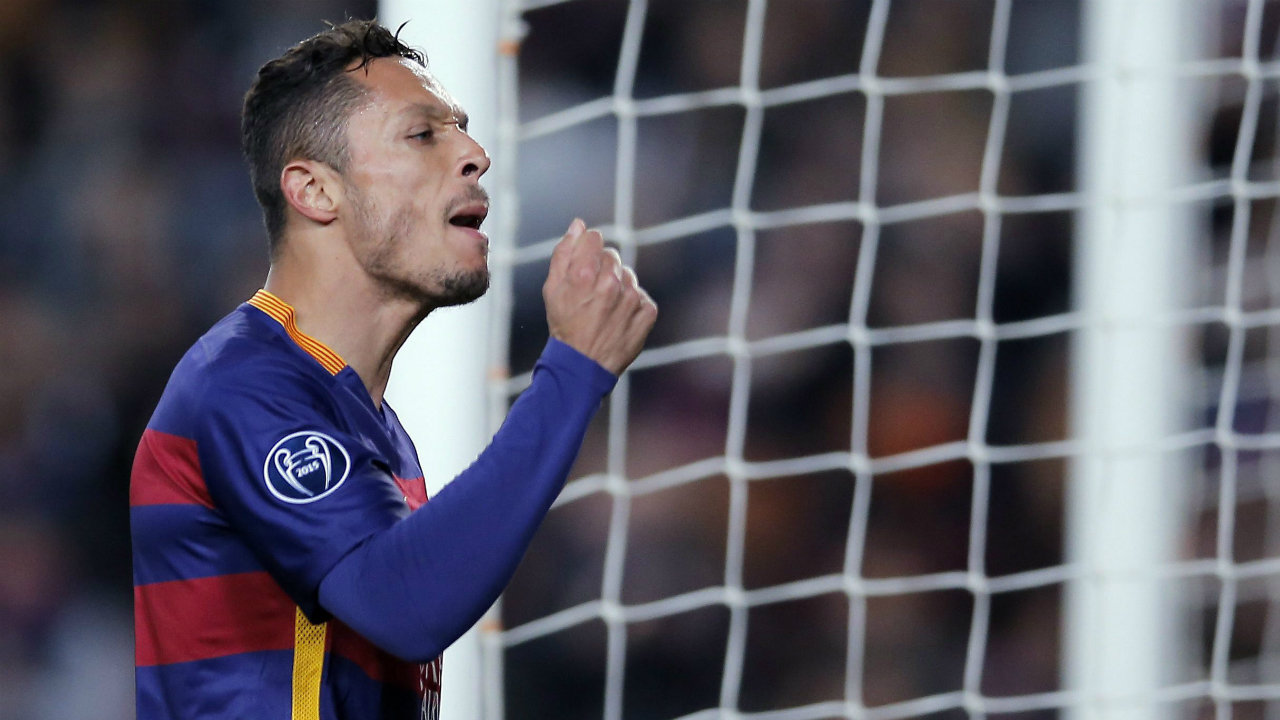Barcelona's-Adriano-Correia-celebrates-after-scoring-his-side's-sixth-goal-during-the-Group-E-Champions-League-soccer-match-between-Barcelona-and-Roma-at-the-Camp-Nou-stadium-in-Barcelona,-Spain,-Tuesday-Nov.-24,-2015.-(AP-Photo/Manu-Fernandez)