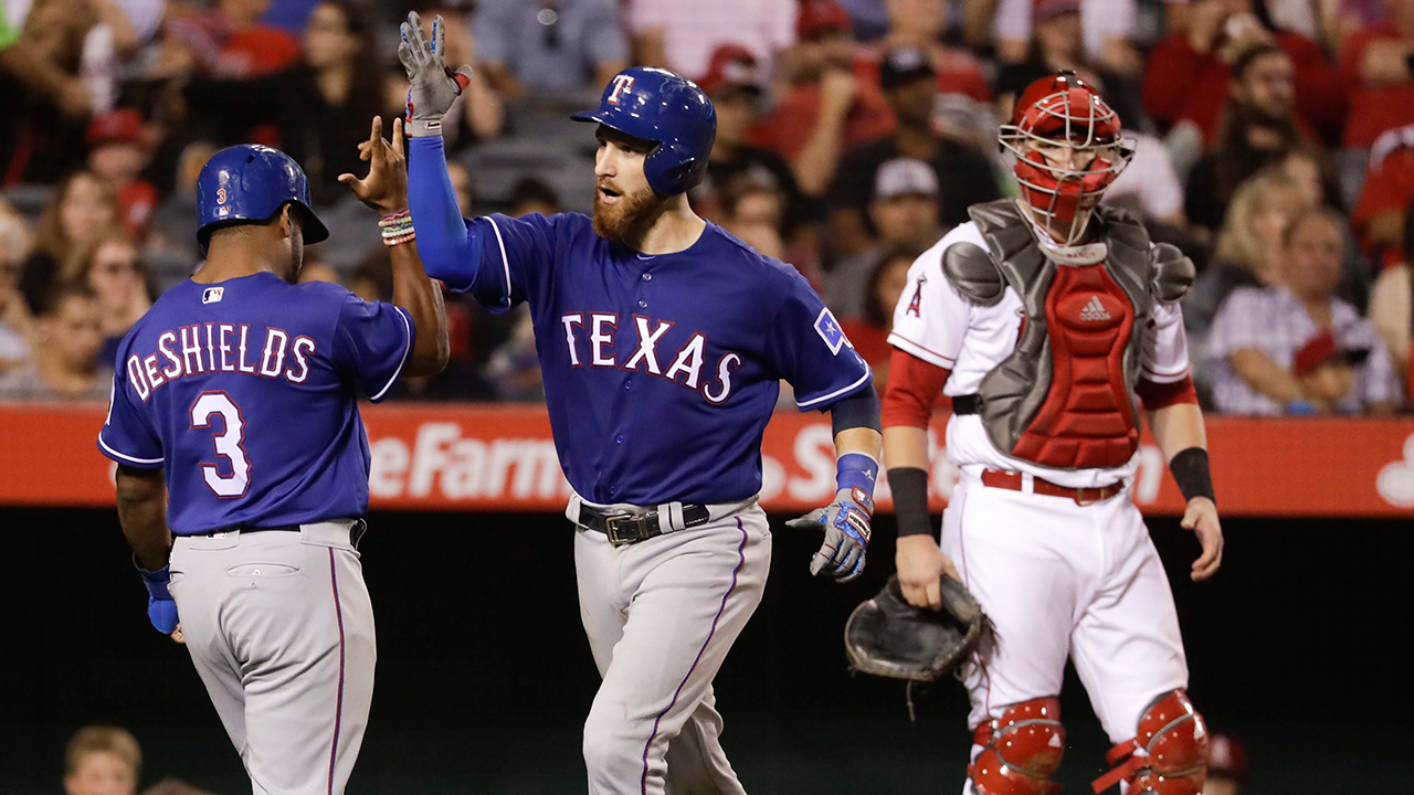 Rockies acquire Jonathan Lucroy from Rangers