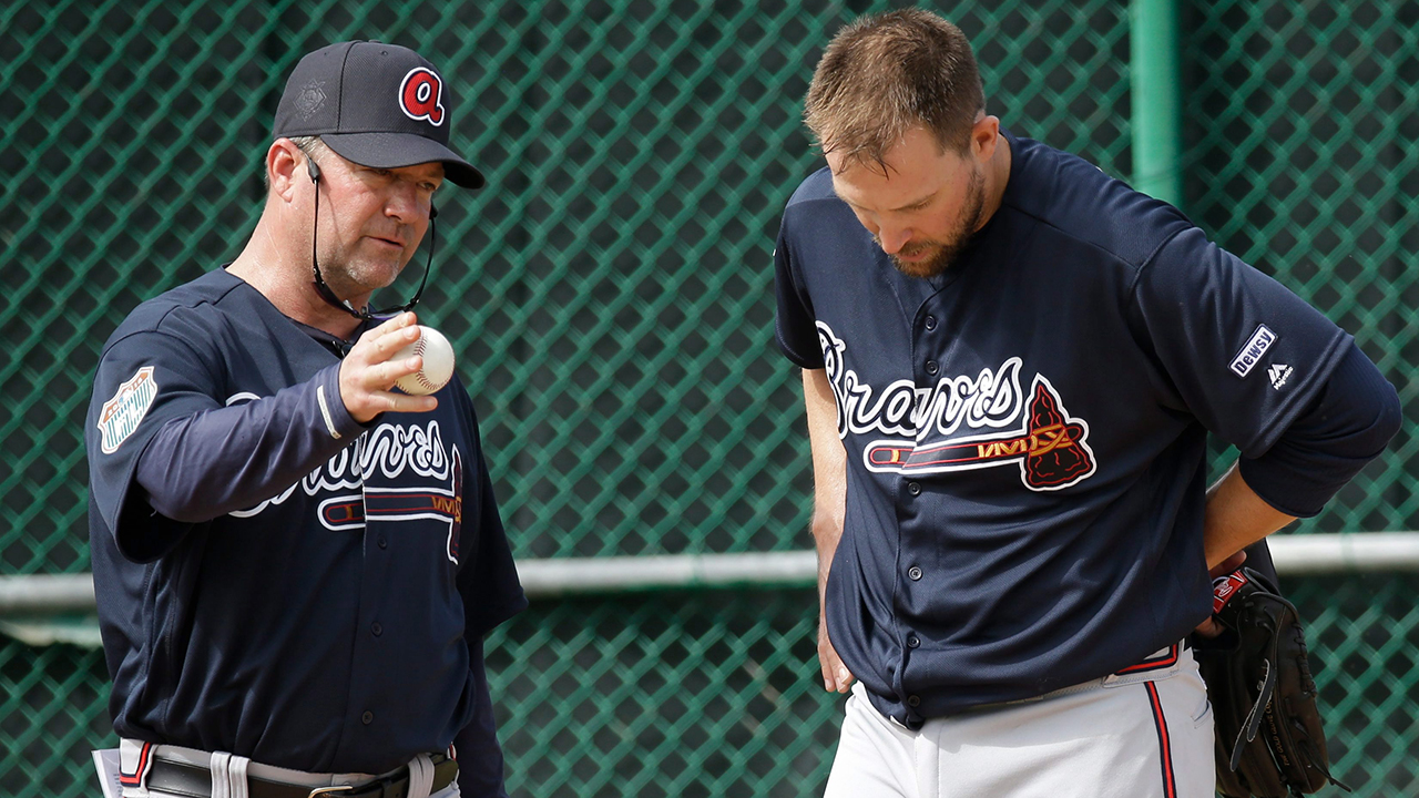 Braves dismiss longtime pitching coach Roger McDowell