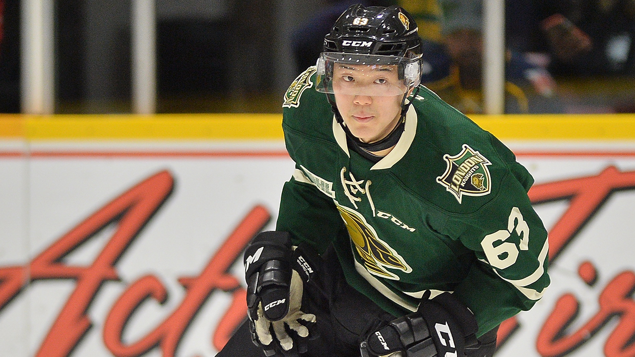 London-Knights-centre-Cliff-Pu.-(Terry-Wilson/OHL-Images)