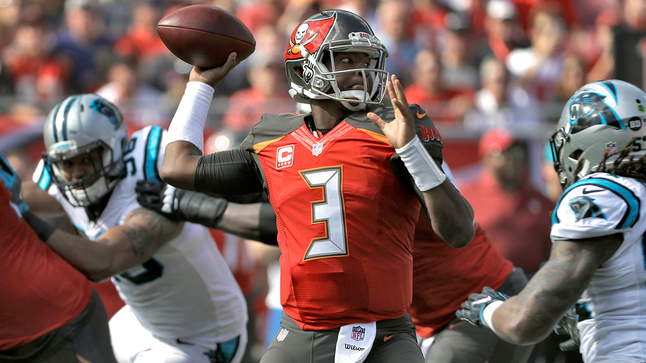 jameis-winston-throws-the-ball-against-the-carolina-panthers