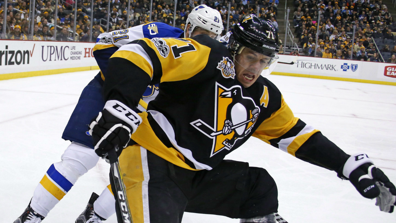 Pittsburgh-Penguins'-Evgeni-Malkin-(71)-skates-into-the-corner-after-the-puck-with-St.-Louis-Blues'-Patrik-Berglund-(21)-during-the-second-period-of-an-NHL-hockey-game-in-Pittsburgh,-Tuesday,-Jan.-24,-2017.-(Gene-J.-Puskar/AP)