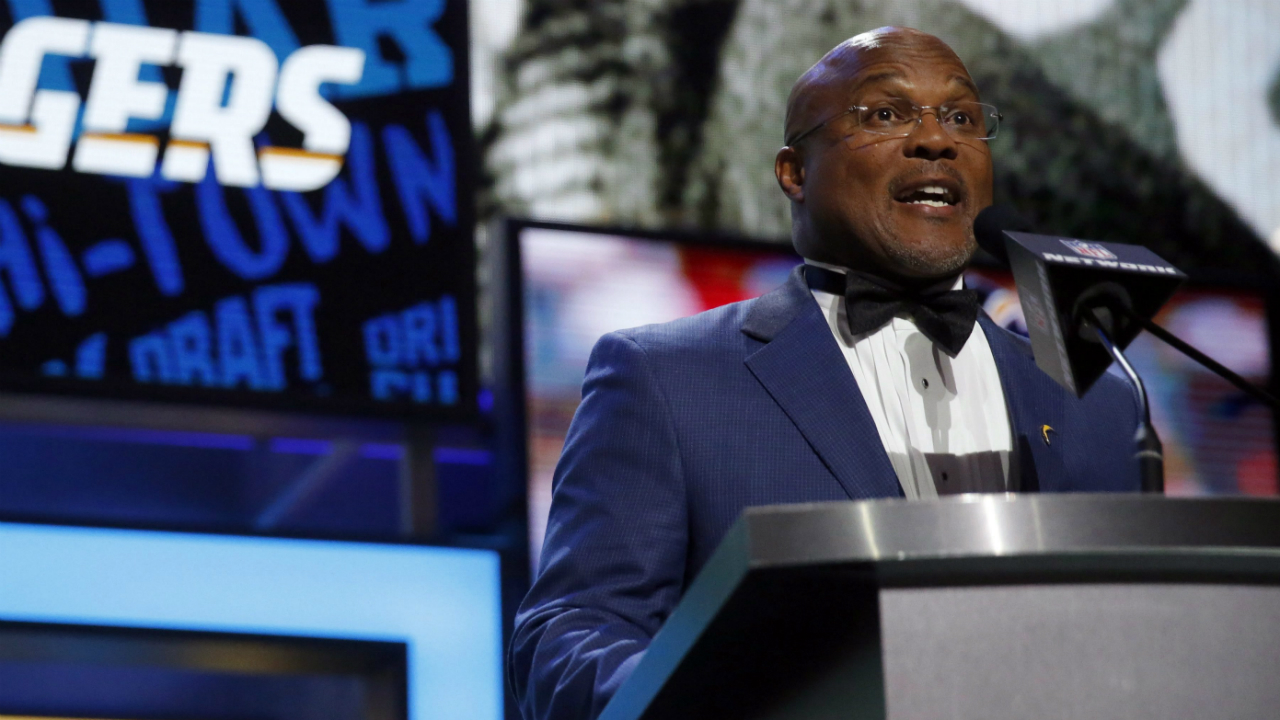 Former-NFL-player-Gill-Byrd-announces-that-the-San-Diego-Chargers-selects-Arkansas’-Hunter-Henry-as-the-35th-pick-in-the-second-round-of-the-2016-NFL-football-draft,-Friday,-April-29,-2016,-in-Chicago.-(Charles-Rex-Arbogast/AP)