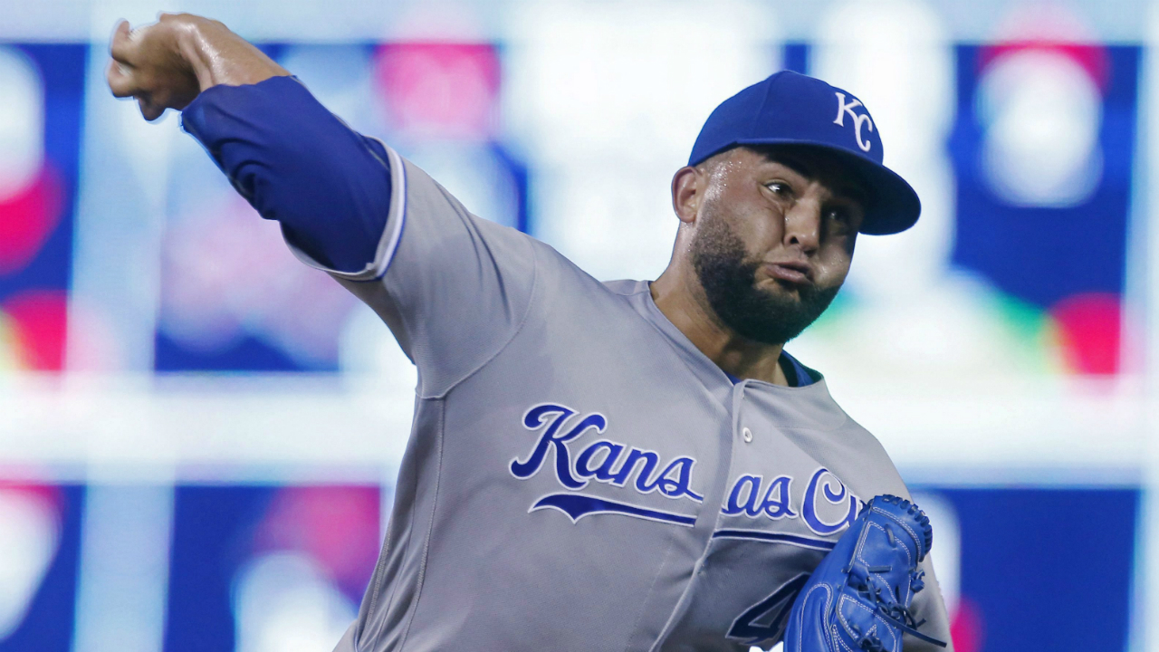 Kansas-City-Royals-pitcher-Kelvin-Herrera-throws-against-the-Minnesota-Twins-during-the-eighth-inning-of-a-baseball-game-Tuesday,-Sept.-6,-2016,-in-Minneapolis.-The-Royals-won-10-3.-Herrera-picked-up-the-win.-(Jim-Mone/AP)