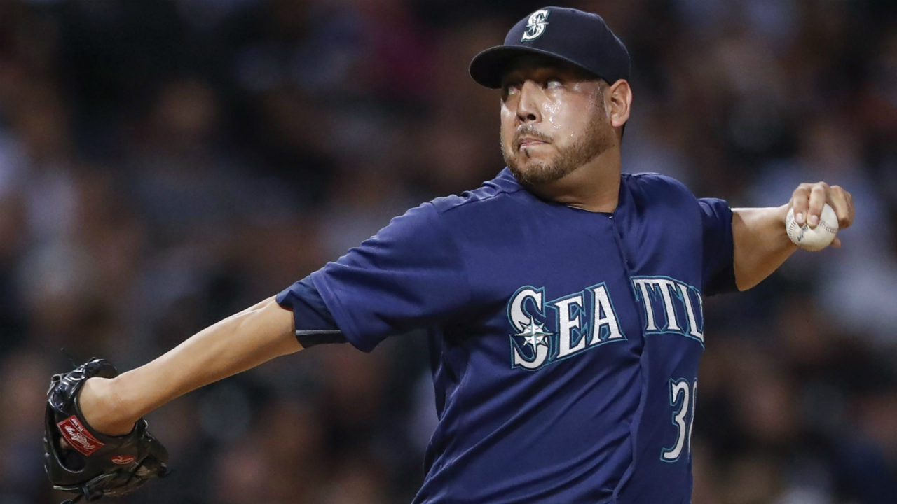 Seattle-Mariners'-Vidal-Nuno-throws-against-the-Chicago-White-Sox-during-the-fifth-inning-of-a-baseball-game,-Saturday,-Aug.-27,-2016,-in-Chicago.-(Kamil-Krzaczynski/AP)