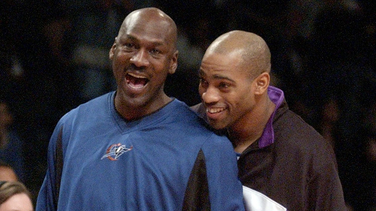 Vince Carter says he could beat Michael Jordan in a dunk contest ...