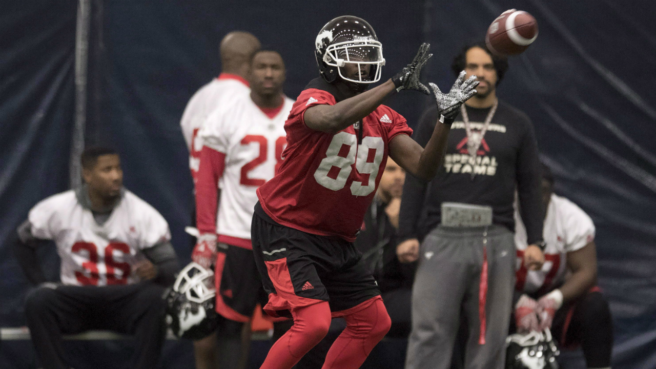 Calgary-Stampeders-wide-receiver-DaVaris-Daniels-hauls-in-a-pass-at-practice-for-the-104th-Grey-Cup-in-Toronto-on-Wednesday,-November-23,-2016.-(Frank-Gunn/CP)