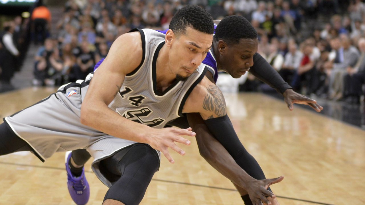 San-Antonio-Spurs-guard-Danny-Green-(14)-chases-the-ball-against-Sacramento-Kings-guard-Darren-Collison-during-the-first-half-of-an-NBA-basketball-game,-Sunday,-March-19,-2017,-in-San-Antonio.-(Darren-Abate/AP)