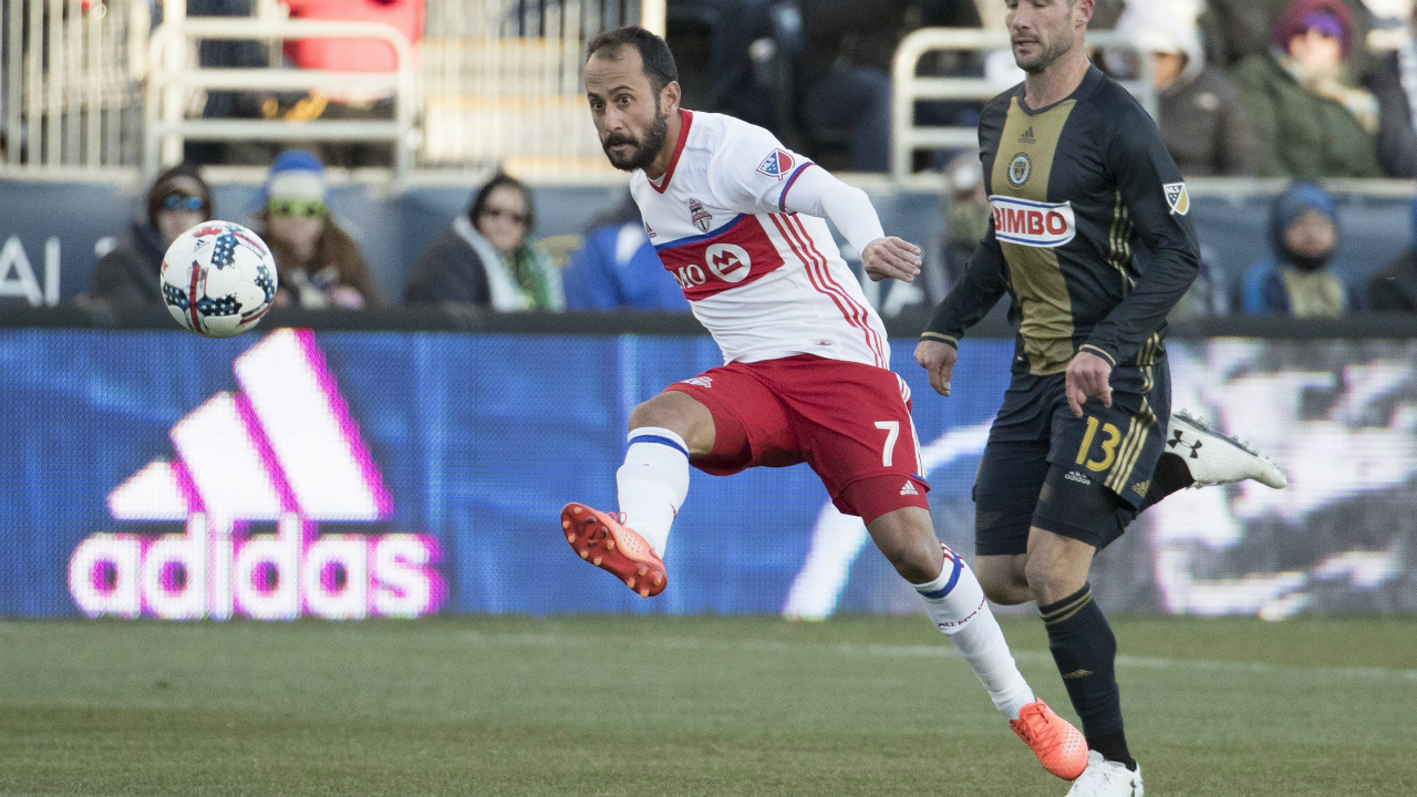 Toronto-FC's-Victor-Vazquez,-left,-kicks-the-ball-up-the-field-with-Philadelphia-Union's-Chris-Pontius,-right,-trailing-during-the-first-half-of-an-MLS-soccer-match,-Saturday,-March-11,-2017,-in-Chester,-Pa.-(Chris-Szagola/AP)
