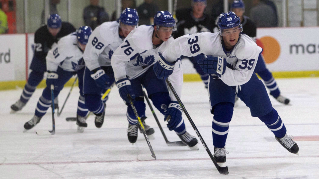 Toronto-Maple-Leafs'-Brendan-Leipsic-leads-other-members-of-Team-Bower-during-laps-at-training-camp-at-the-BMO-Centre-in-Halifax,-N.S.,-on-Sunday,-Sept.-25,-2016-.-(Stringer/CP)