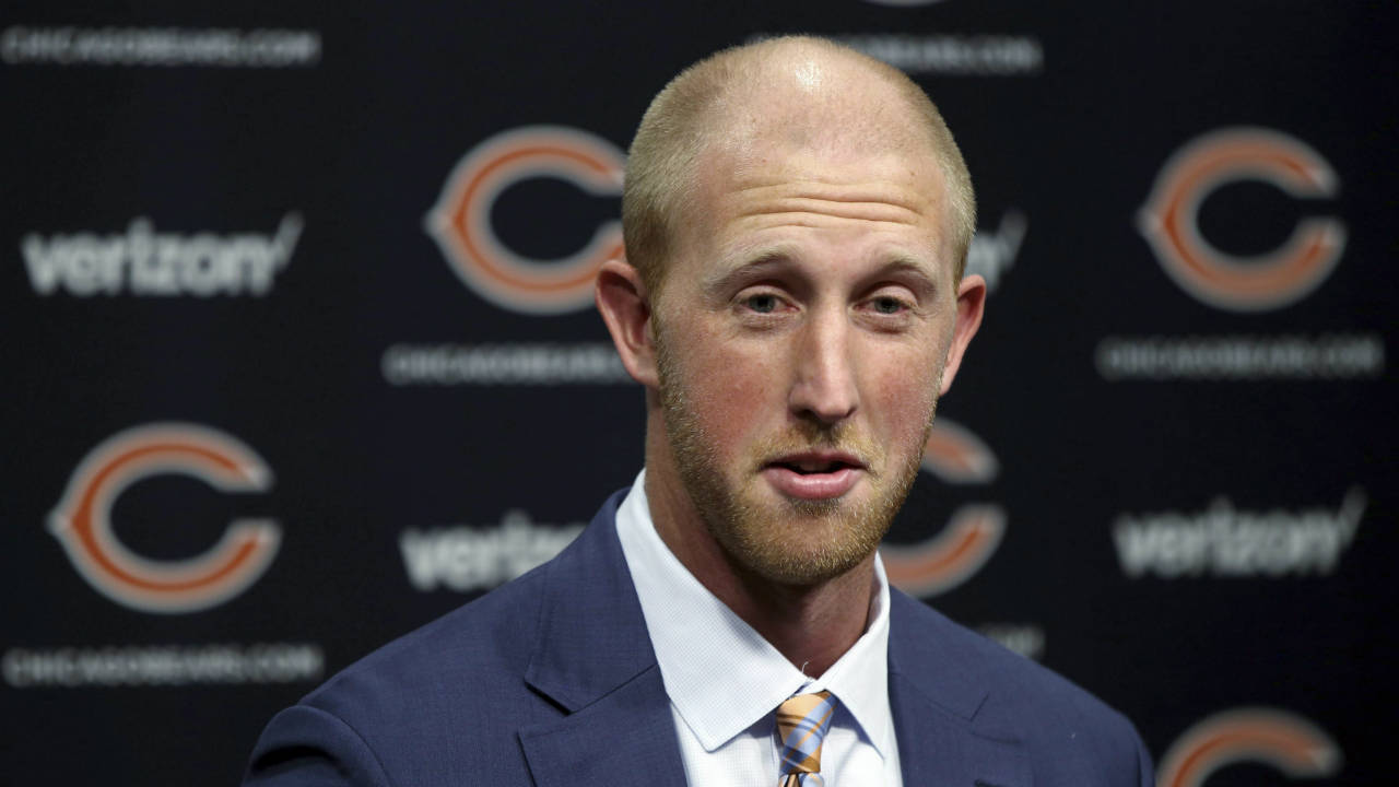 Newly-acquired-Chicago-Bears-quarterback-Mike-Glennon-speaks-during-a-news-conference-at-Halas-Hall-in-Lake-Forest,-Ill.,-Friday,-March-10,-2017.-(Terrence-Antonio-James/Chicago-Tribune-via-AP)