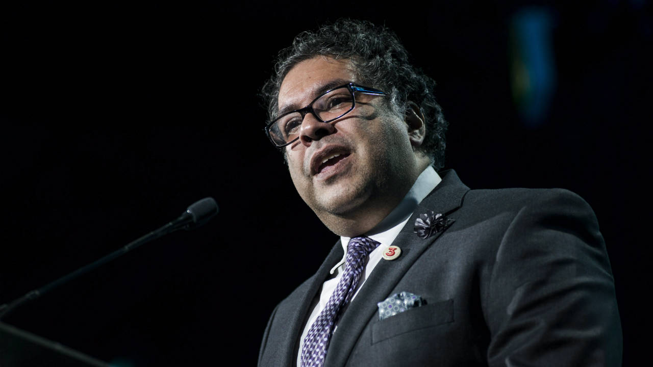 Calgary-Mayor-Naheed-Nenshi-speaks-after-receiving-an-award-from-Prime-Minister-Justin-Trudeau-during-the-Public-Policy-Testimonial-Dinner-in-Toronto-on-Thursday,-April-20,-2017.-(Christopher-Katsarov/CP)