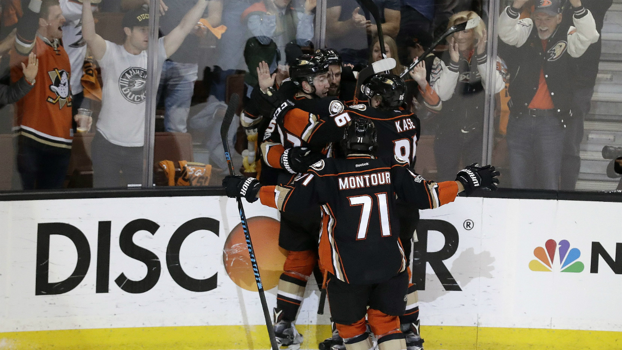 Anaheim-Ducks'-Nick-Ritchie,-left,-celebrates-with-his-teammates-after-scoring-a-goal-against-the-Nashville-Predators-during-the-second-period-of-Game-2-of-the-Western-Conference-final-in-the-NHL-hockey-Stanley-Cup-playoffs,-Sunday,-May-14,-2017,-in-Anaheim,-Calif.-(Chris-Carlson/AP)