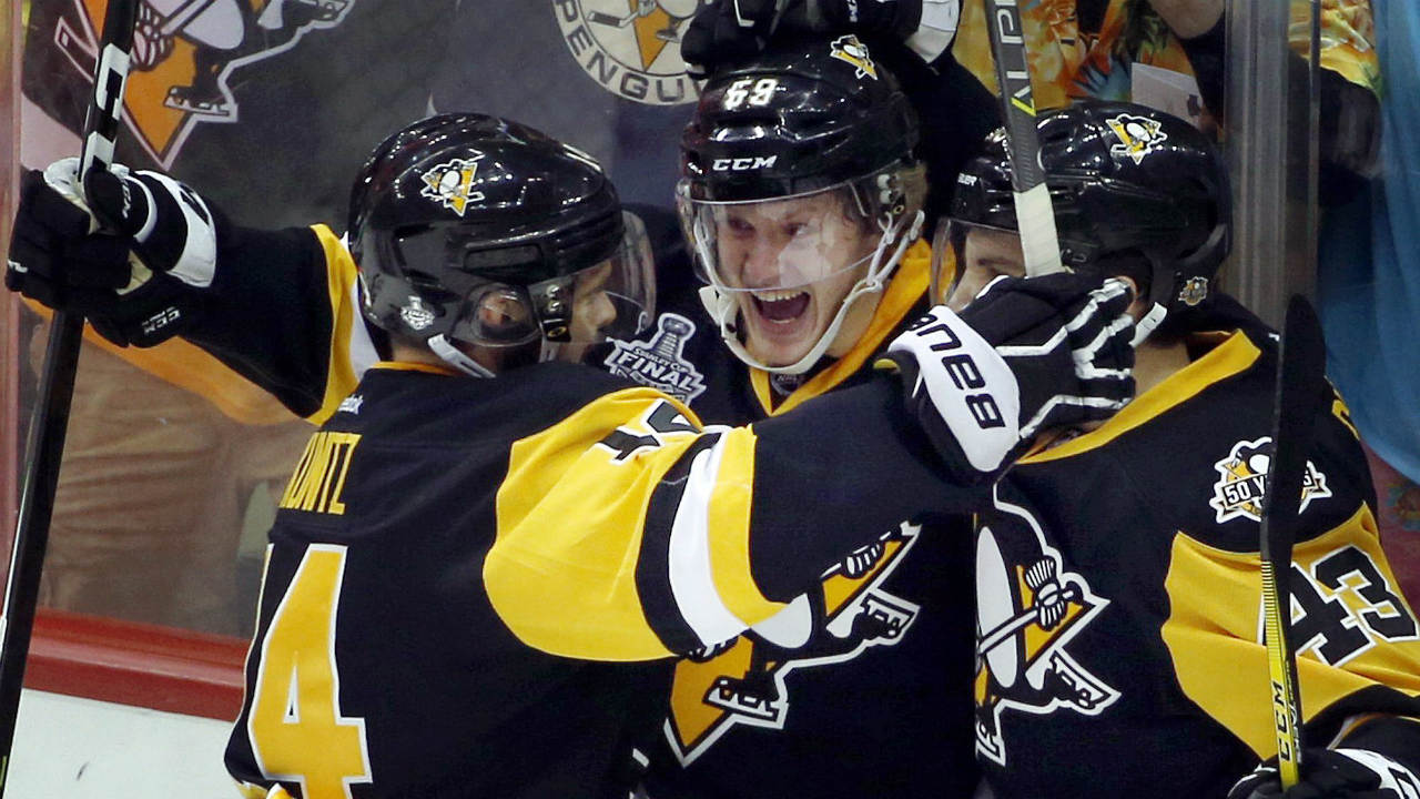 Pittsburgh-Penguins'-Jake-Guentzel,-centre,-celebrates-his-goal-against-the-Nashville-Predators-with-Chris-Kunitz,-left,-and-Conor-Sheary,-right,-during-the-first-period-in-Game-2-of-the-NHL-hockey-Stanley-Cup-Final,-Wednesday,-May-31,-2017,-in-Pittsburgh.-(Gene-J.-Puskar/AP)